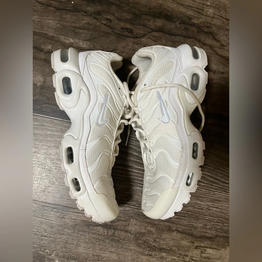 Nikes - Picture 2 of 7
